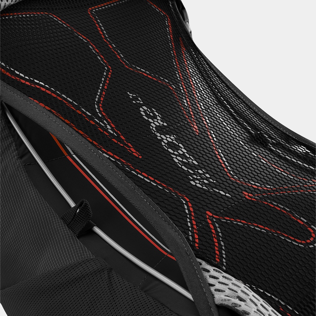 Lowealpine-Airzone-Active-22-Black-07.jpg