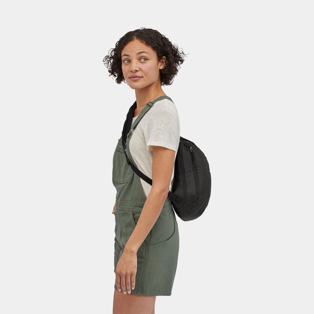patagonia-ultralight-black-hole-sling-black-04.jpg