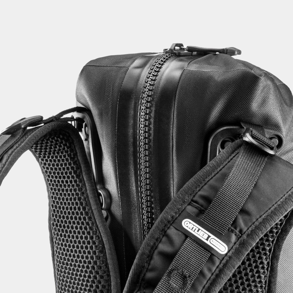 ortlieb-atrack-cr-2022-black-07.jpg