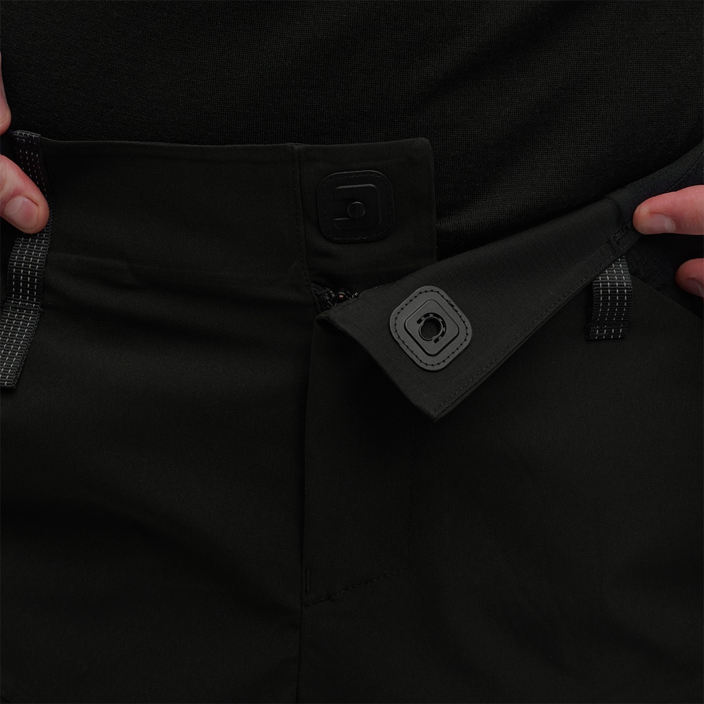 on-running-explorer-shorts-black-08.jpg