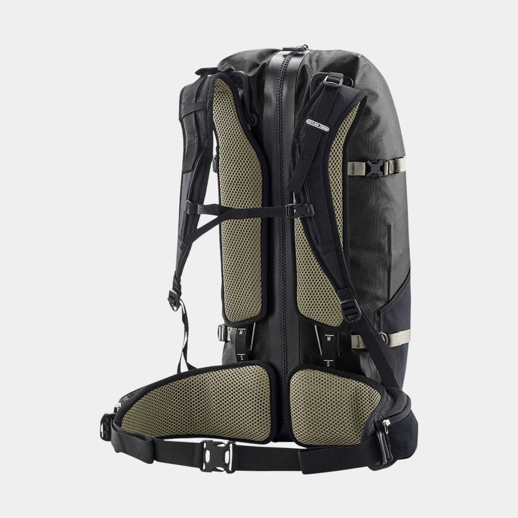 Atrack 45L Black / Beige