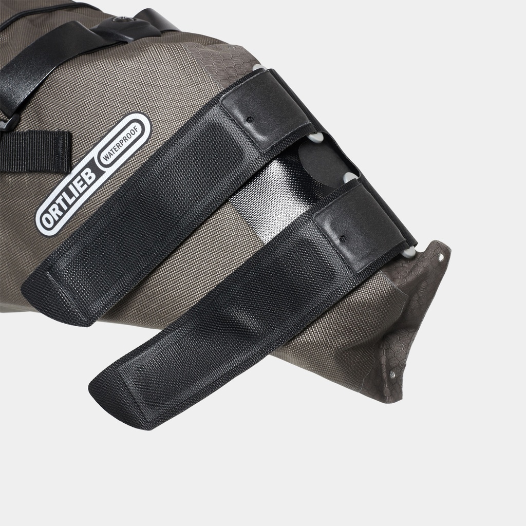 Seat Pack 11L Dark / Sand
