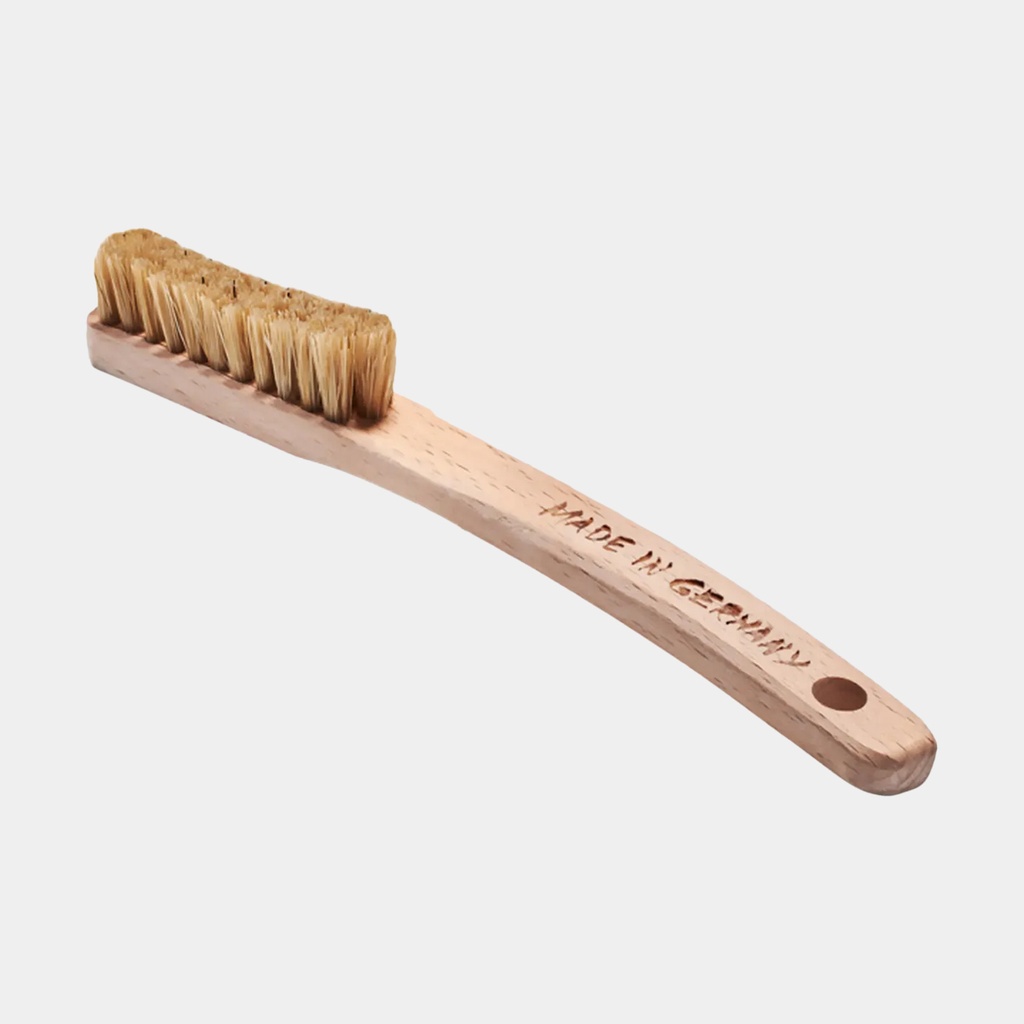 Chalk Brush Dirty Hairy